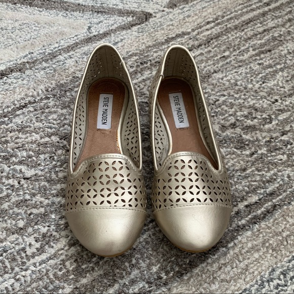 Steve Madden Shoes - Steve Madden gold slip on